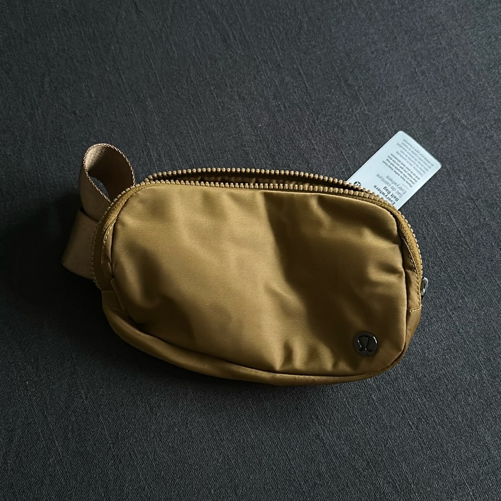 NWT LULULEMON BELT BAG IN BURNT CARAMEL